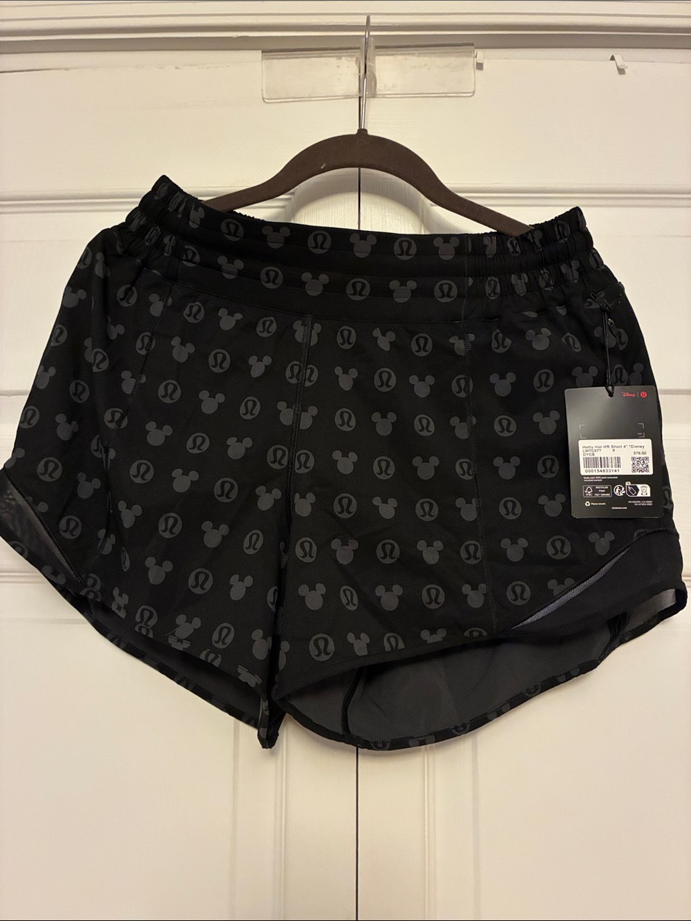NWT Disney x lululemon Hotty Hot HR Short 4" Disney Classic Multi Size 8